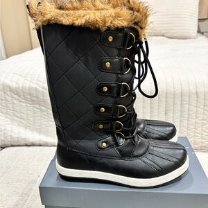 Black Quilted Winter Boots with Faux Fur Trim
